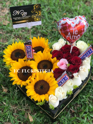 Corazon en madera + globo y chocolatina