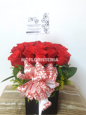 Cubo Con Rosas Rojas