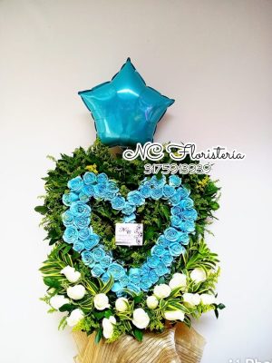 floristerias en caliArreglo floral personalizado rosas azules y blancas